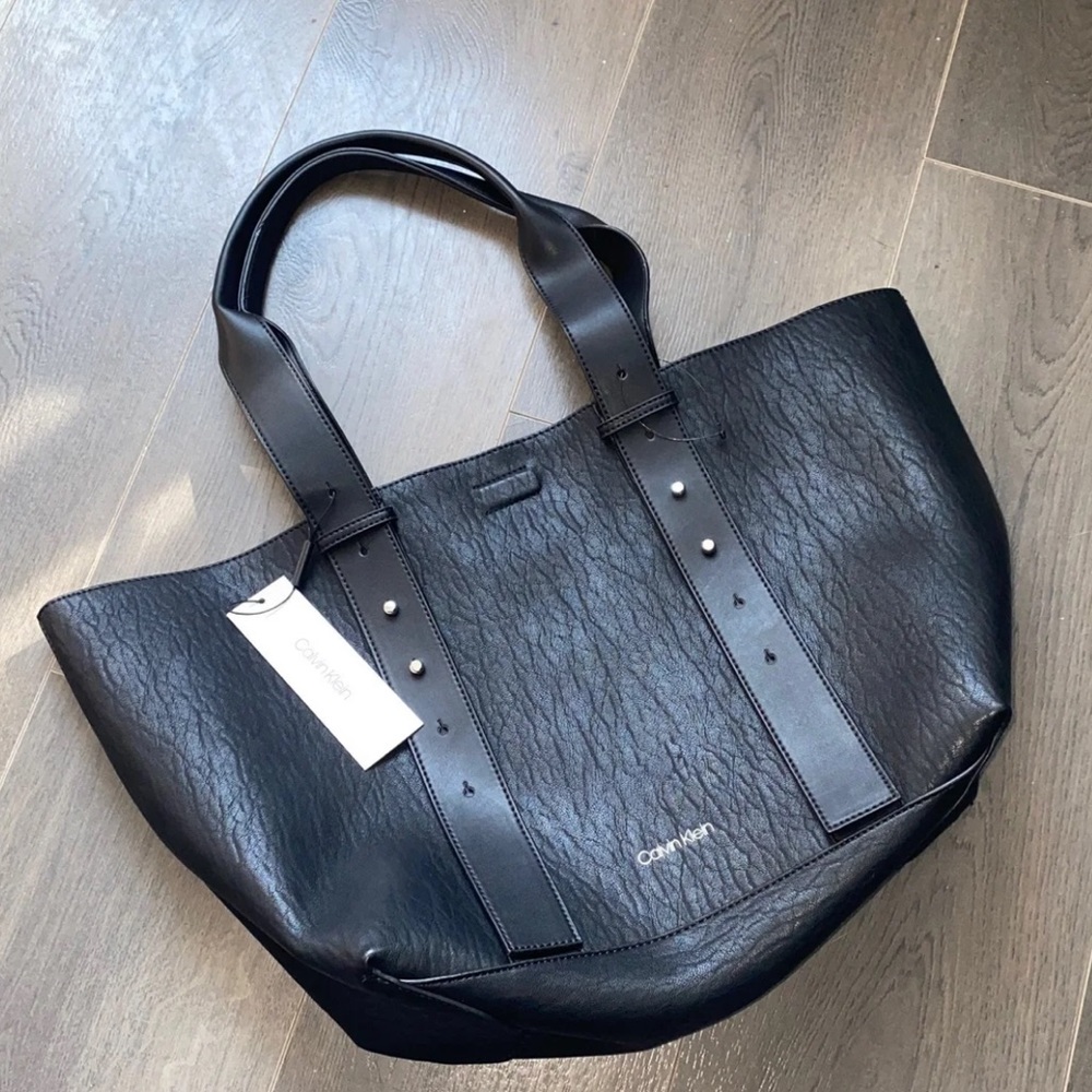 100% LEATHER CALVIN KLEIN PURSE